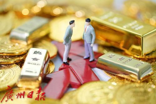 女生花20万买黄金亏掉两个月工资，理财需谨慎！