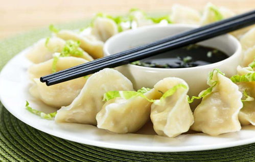 袁记云饺门店回应肉馅中发现小虫，立即整改，确保食品安全